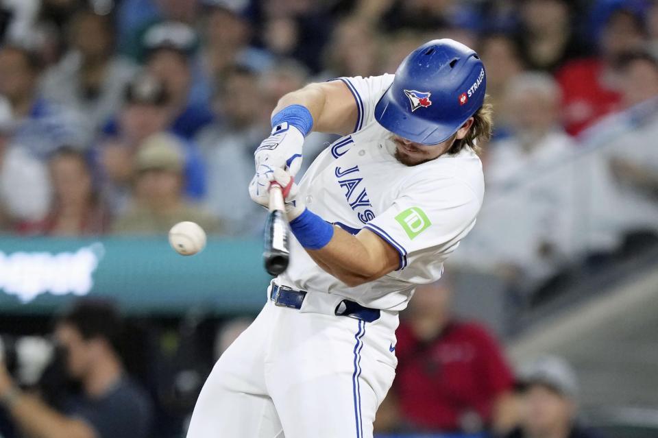 　マリナーズ戦の２回、適時打を放つブルージェイズのバージャー（ＡＰ＝共同）