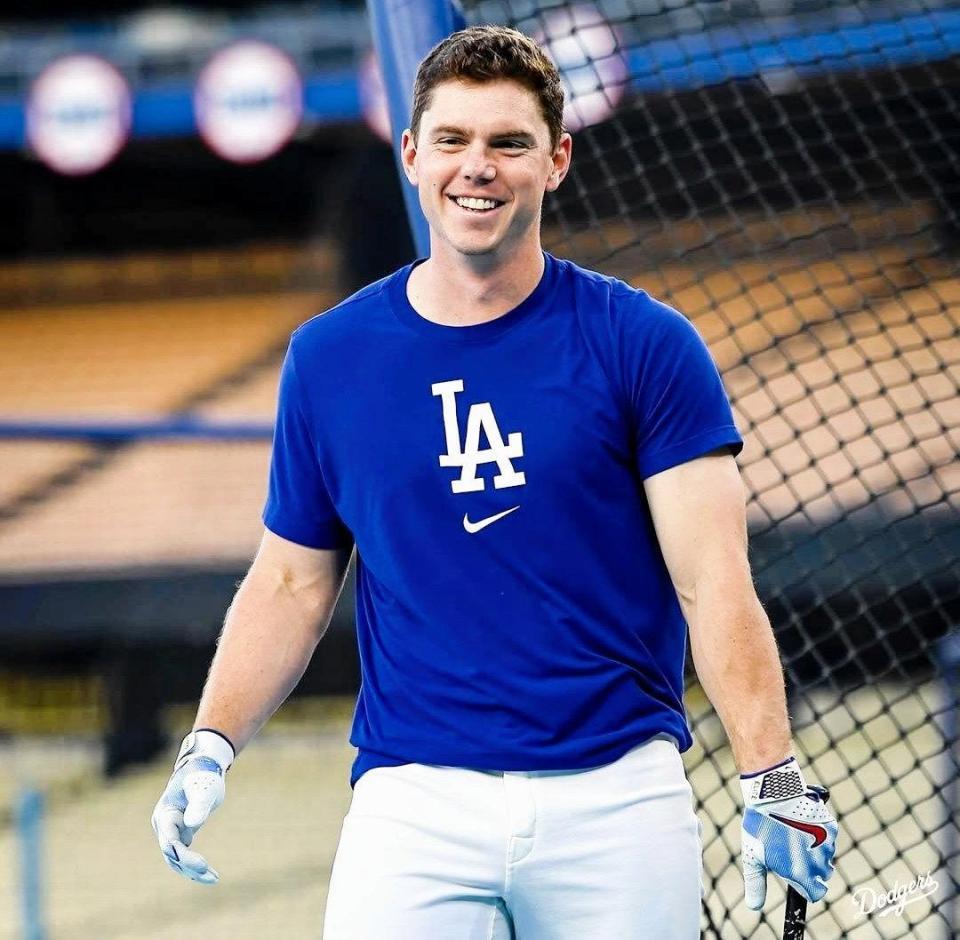 　全体練習で笑みを浮かべるスミス（ロサンゼルス・ドジャース提供）