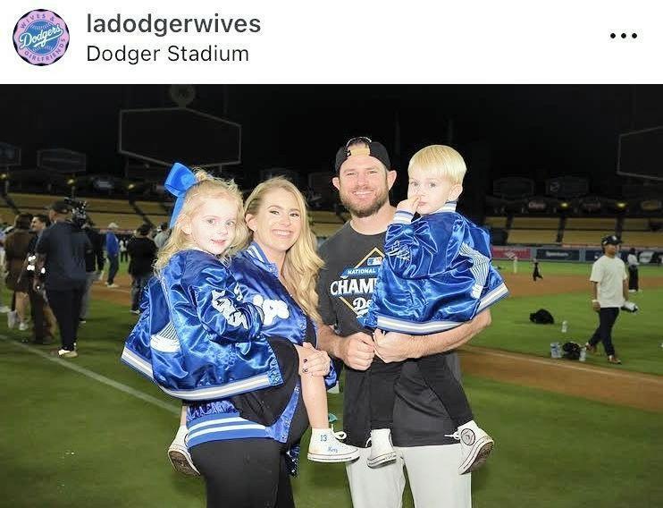 　マンシー一家。子供たちのコーデも最高！ドジャース奥さま会の公式インスタグラム＠ｌａｄｏｄｇｅｒｗｉｖｅｓ（１０月１９日付）より