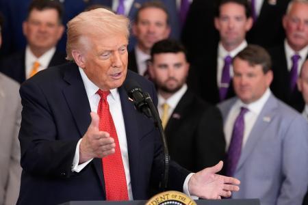 　米大学野球優勝チームを歓迎するイベントで話すトランプ大統領＝２０日、ホワイトハウス（ＡＰ＝共同）