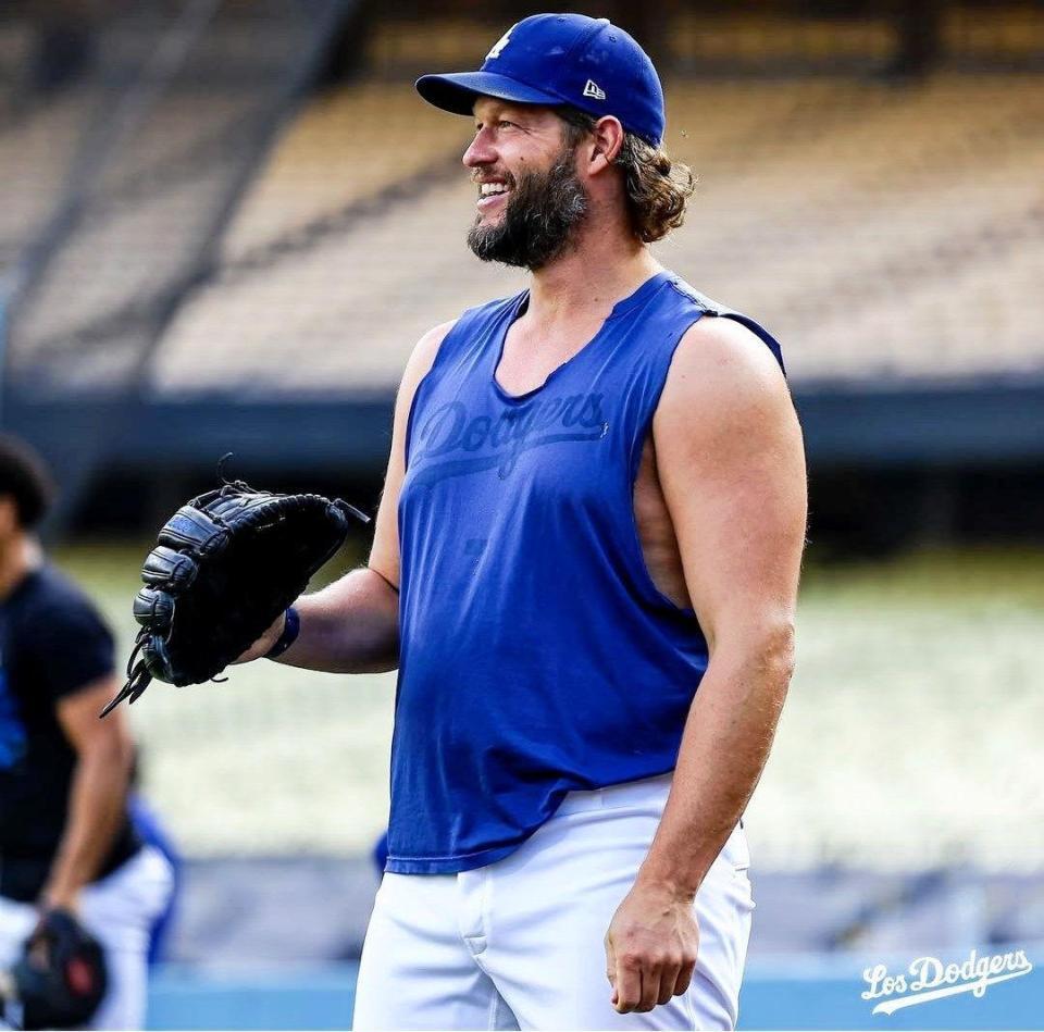 　練習で笑みを浮かべるカーショー（ロサンゼルス・ドジャース提供）