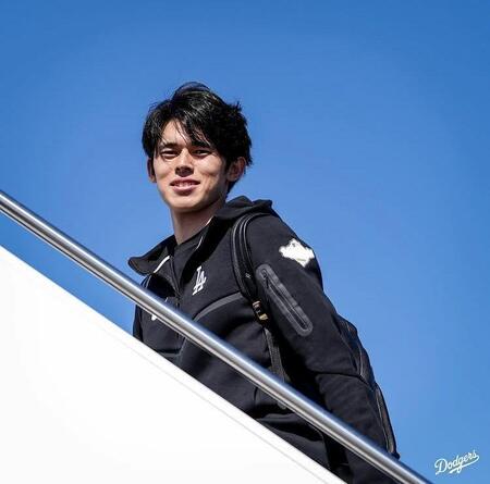 　トロントへ向かう佐々木朗希（ロサンゼルス・ドジャース提供）