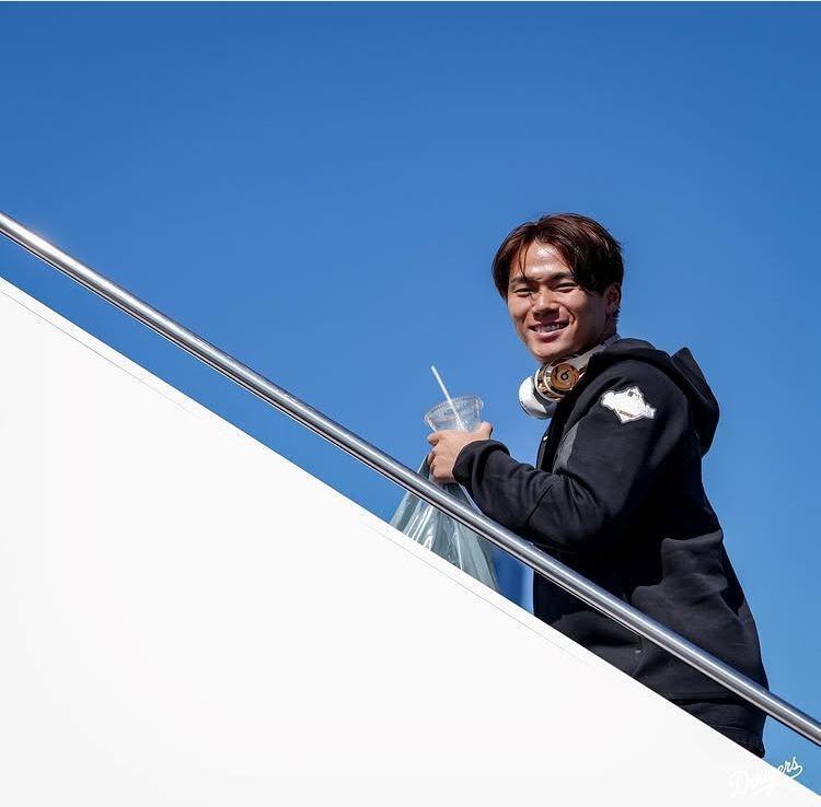 　トロントへ向かう山本由伸（ロサンゼルス・ドジャース提供）