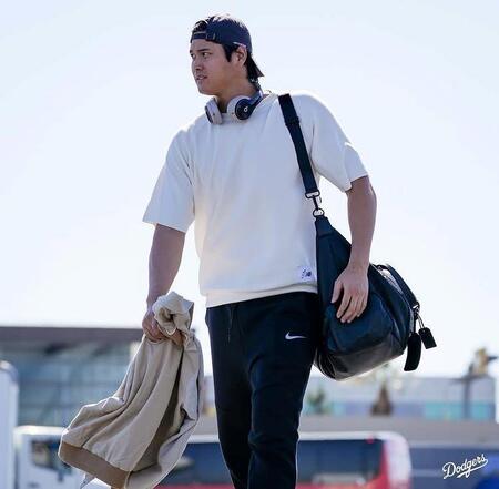 　トロントへ向かう大谷翔平（ロサンゼルス・ドジャース提供）
