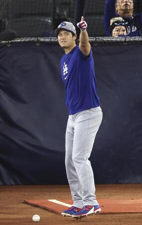 　打撃練習するドジャース・大谷（共同）