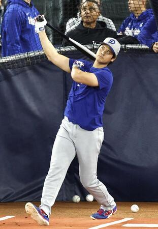　打撃練習するドジャース・大谷（共同）