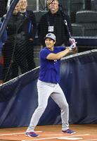 　打撃練習するドジャース・大谷（共同）