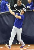 　打撃練習するドジャース・大谷（共同）
