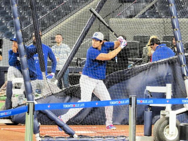 大谷翔平が衝撃屋外フリー打撃 圧巻14発 150m特大弾やバック
