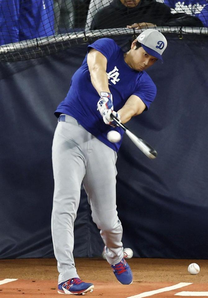 　打撃練習するドジャース・大谷（共同）