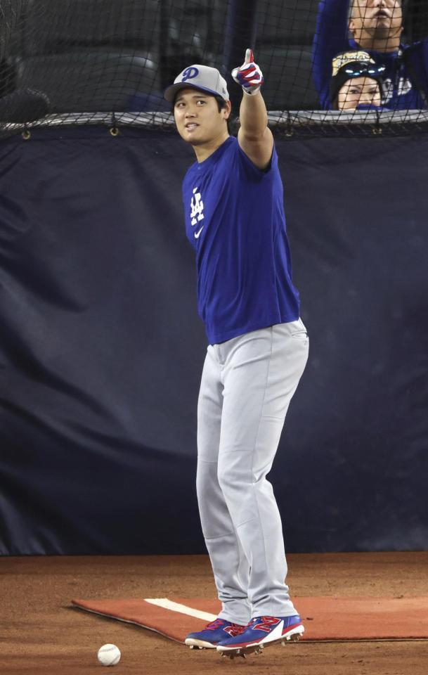 　打撃練習するドジャース・大谷（共同）