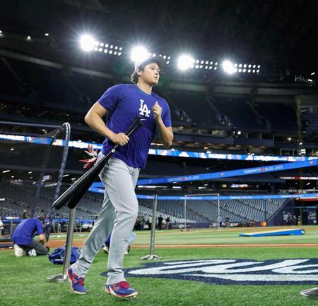　打撃練習するドジャース・大谷（共同）
