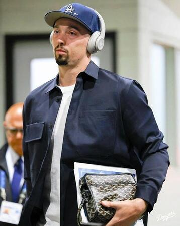 　球場入りするスネル（ロサンゼルス・ドジャース提供）