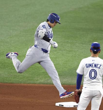 　ブルージェイズ戦の７回、２ランを放ったドジャース・大谷（共同）
