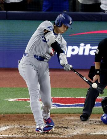　７回、２ランを放つ大谷（共同）