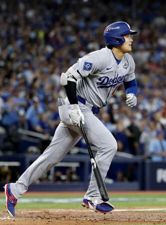 　７回、２ランを放つ大谷（共同）