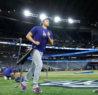 　打撃練習するドジャース・大谷（共同）