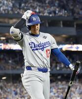 　ブルージェイズ戦の５回、見逃し三振に倒れたドジャース・大谷（共同）