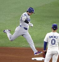 　ブルージェイズ戦の７回、２ランを放ったドジャース・大谷（共同）