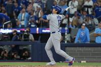 　７回、２ランホームランを放つドジャース・大谷翔平（提供：ロイター／アフロ）