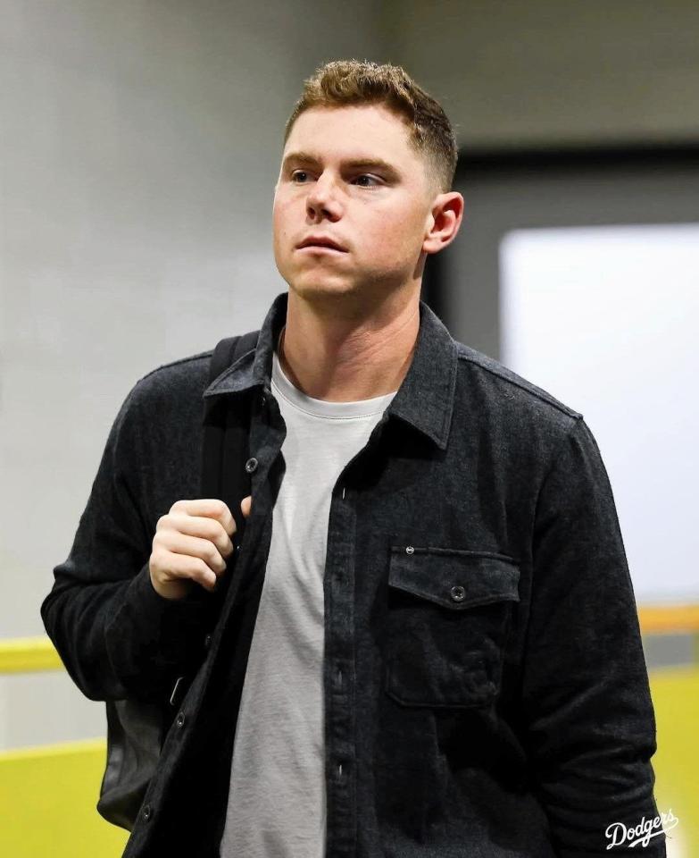 　球場入りするスミス（ロサンゼルス・ドジャース提供）