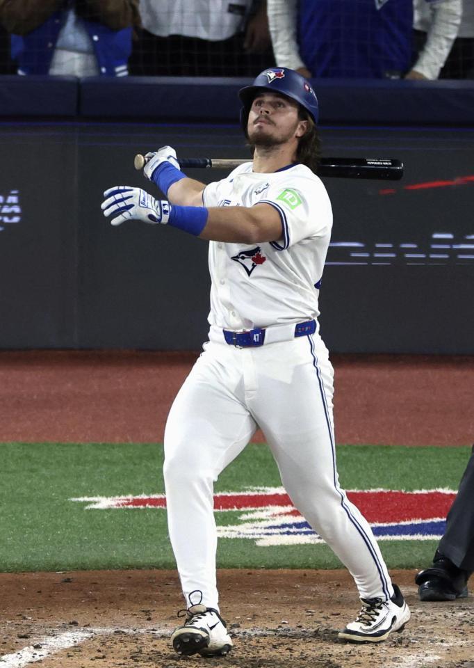 　ドジャース戦の６回、代打満塁本塁打を放ったブルージェイズのバーガー（共同）