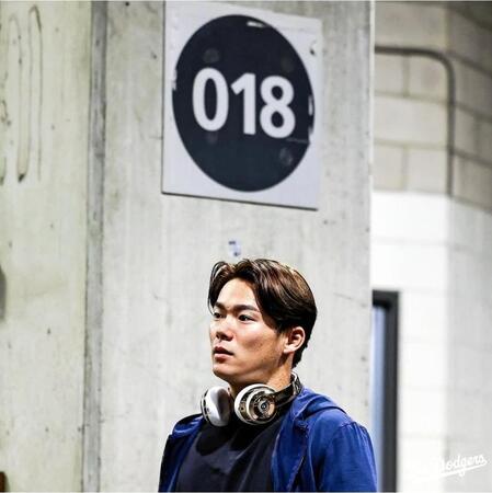 【写真】山本由伸　愛用のヴィトンバッグ携え球場入り　ラフなスタイルがカッコイイ！