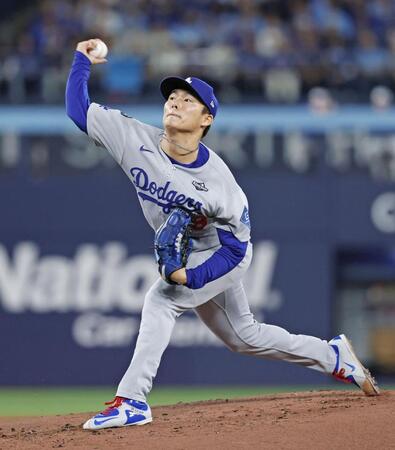 　ブルージェイズ戦に先発したドジャース・山本（共同）