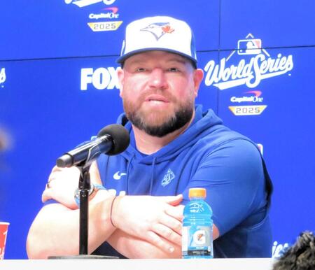 　敗戦後の会見で山本を絶賛したブルージェイズ・シュナイダー監督（撮影・小林信行）