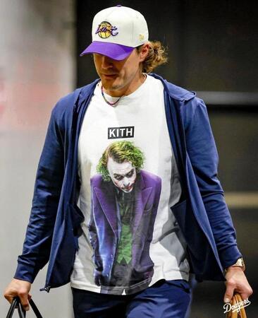 【写真】ドジャース　本当に球団ジャージ？キケの着こなしがレベチ　帽子はカタカナのレイカーズキャップ「日本語やん」