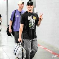 　球場入りするキケ・ヘルナンデス（ロサンゼルス・ドジャース提供）