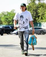 　球場入りするキケ・ヘルナンデス（ロサンゼルス・ドジャース提供）