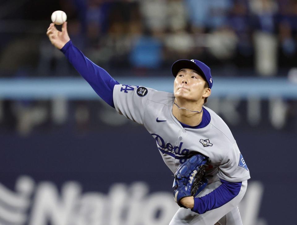 　ブルージェイズ戦に先発したドジャース・山本（共同）