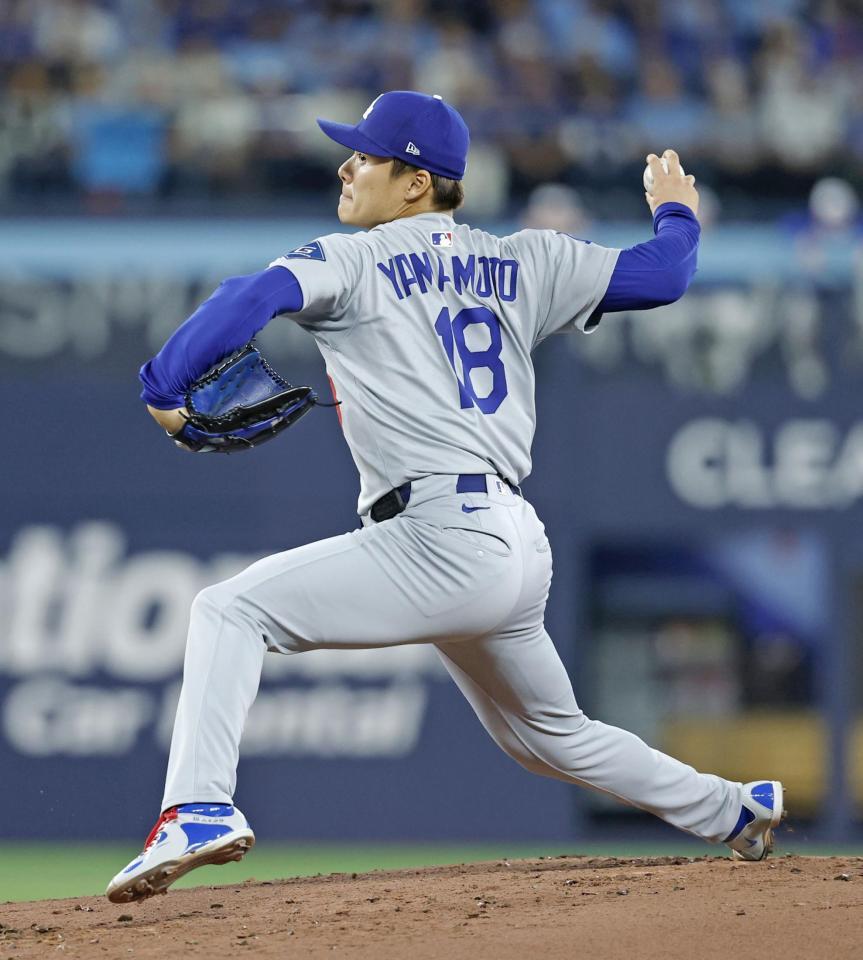 　ブルージェイズ戦に先発したドジャース・山本（共同）