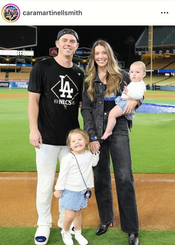 スミスの妻カーラさんのインスタグラム＠ｃａｒａｍａｒｔｉｎｅｌｌｓｍｉｔｈより