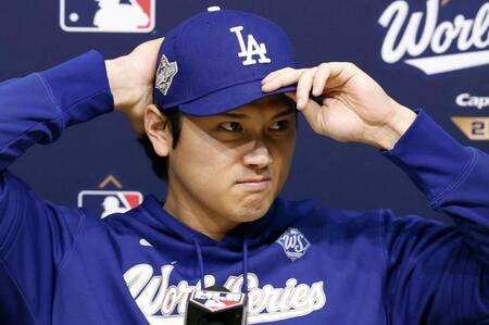 　記者会見する大谷（共同）