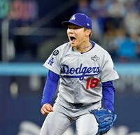 　１回、ピンチを切り抜け、叫ぶ山本（共同）