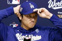 　記者会見する大谷（共同）