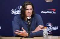 　記者会見するドジャースのグラスノー（ＡＰ＝共同）