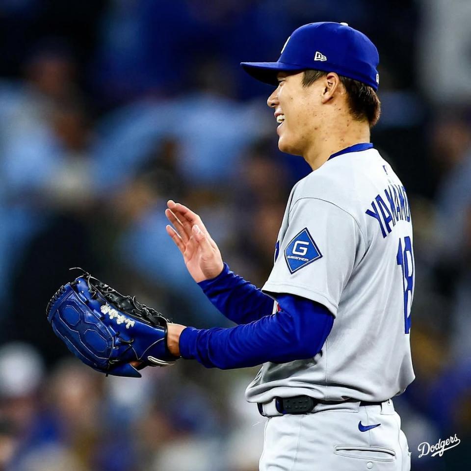 　９回１失点の好投で勝利に導き笑顔を見せる山本（ロサンゼルス・ドジャース提供）