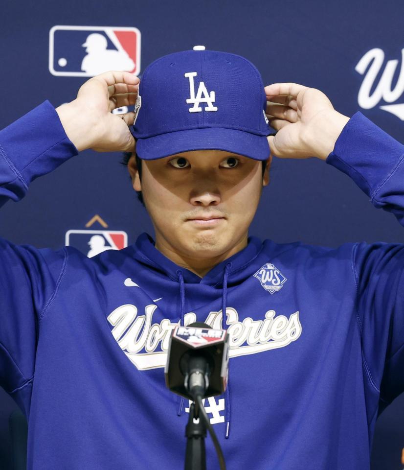 　記者会見する大谷（共同）