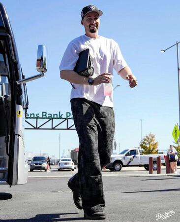　球場入りするスネル（ロサンゼルス・ドジャース提供）