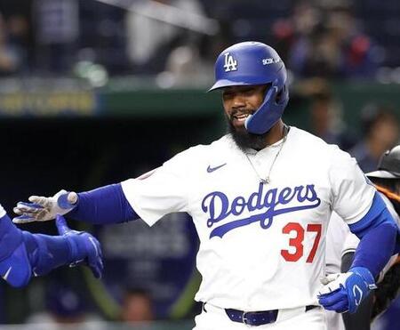 【動画】テオスカー・ヘルナンデス　打った瞬間の確信弾！芸術的なバットフリップも魅せた