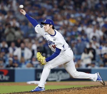 　ブルージェイズ戦の８回途中から登板したドジャース・佐々木（共同）