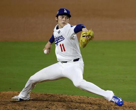 　ブルージェイズ戦の８回途中から登板したドジャース・佐々木（共同）