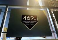 　ドジャースタジアムに設置された、大谷の「場外本塁打」記念プレート（共同）