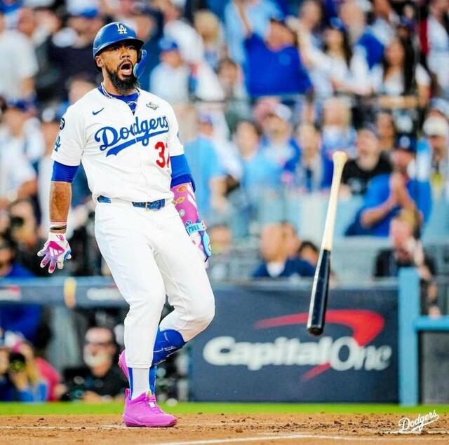 ドジャース テオスカーが確信の先制弾！大谷翔平もベンチ飛び出す 7