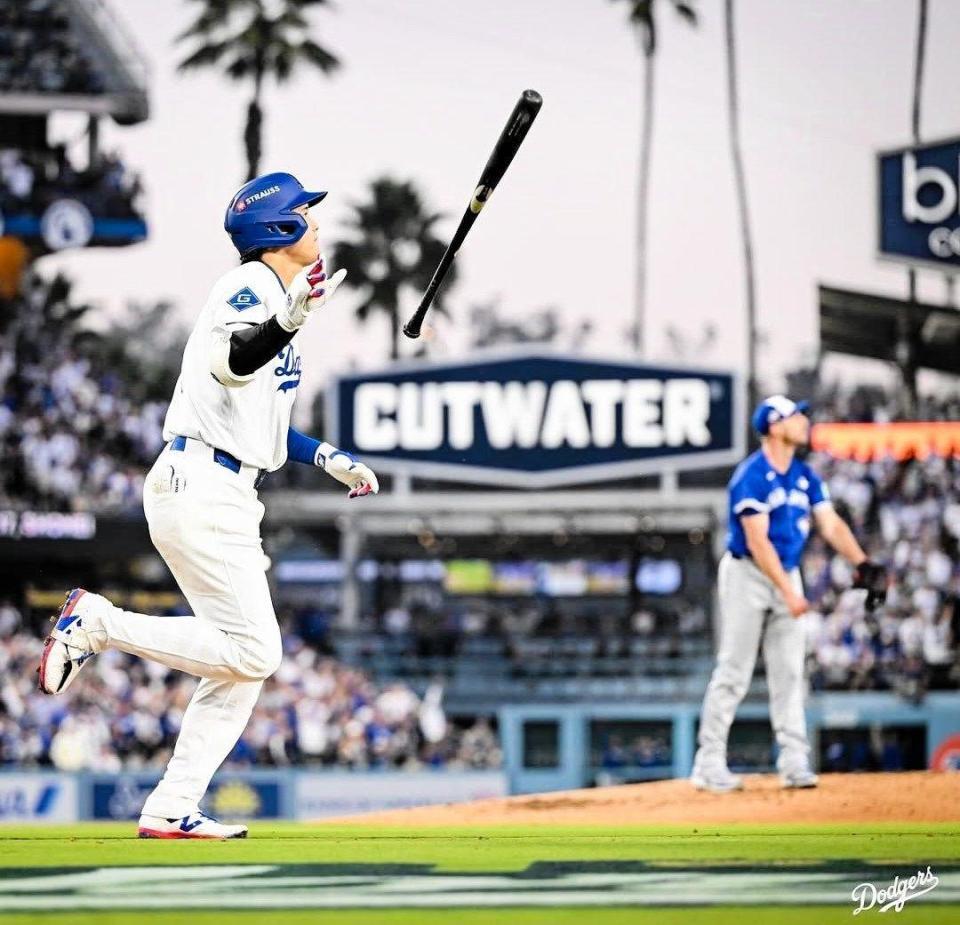 　３回、ＷＳ２号ソロを放った大谷（ロサンゼルス・ドジャース提供）