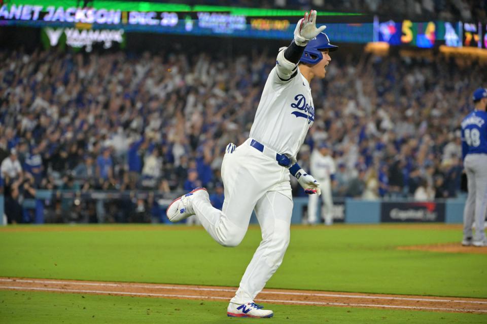 　７回、この試合２本塁打目となる同点ソロを放つドジャース・大谷（提供・ロイター／アフロ）