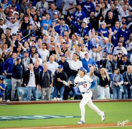 　３回、ＷＳ２号ソロを放った大谷（ロサンゼルス・ドジャース提供）